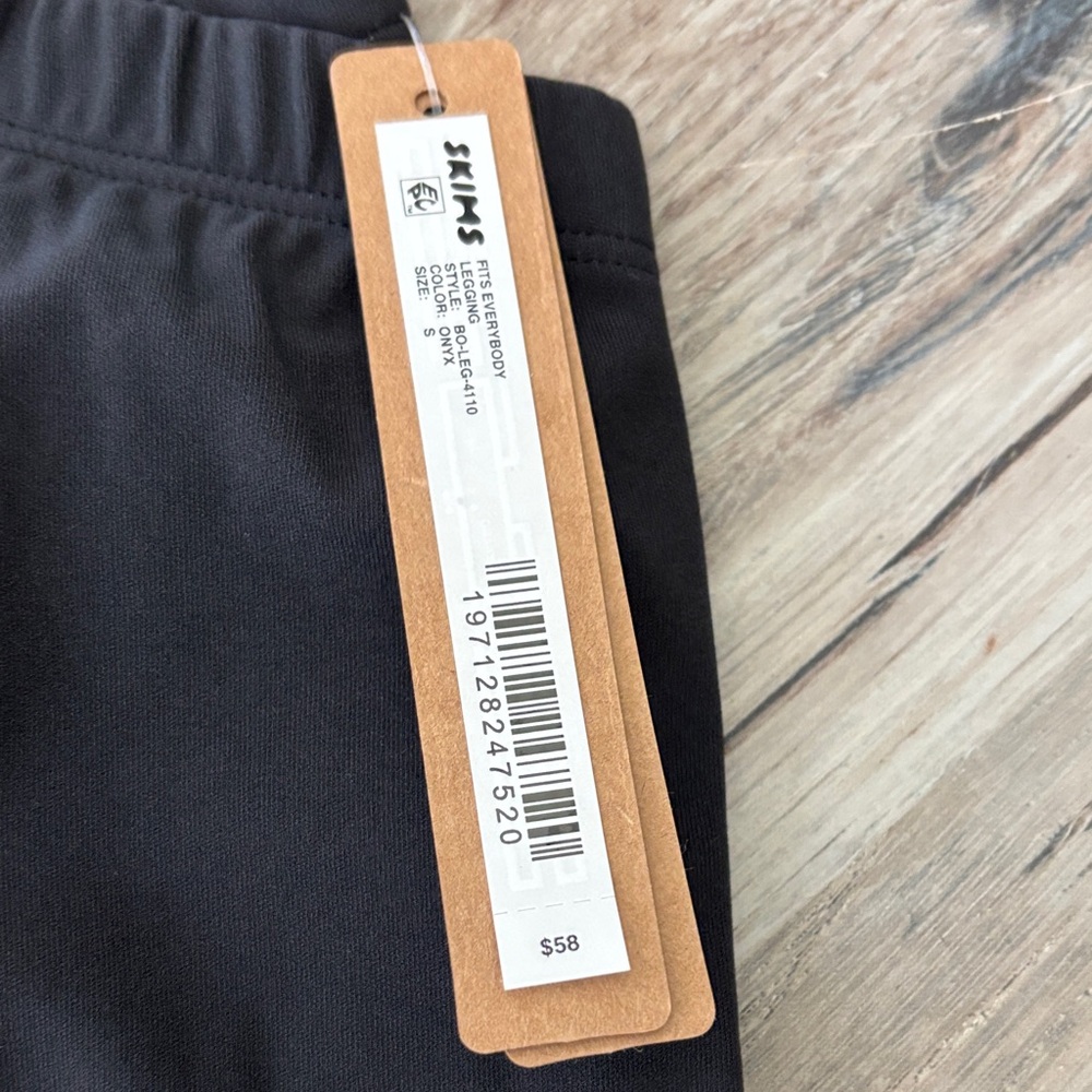 SKIMS Onyx Fits Everybody Leggings - Picture 2 of 2